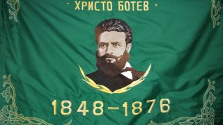 Съвременната пропаганда е свела националните герои до щампи върху тениски