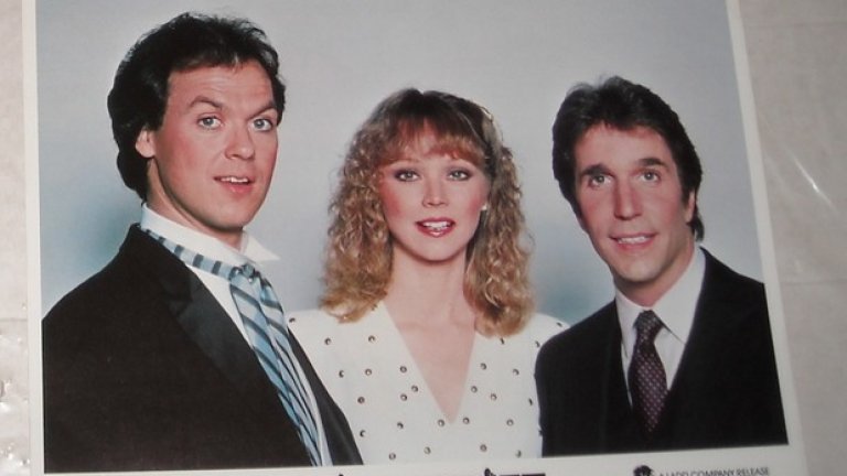 "Нощна смяна" (Night Shift, 1982)
Филмът е завършен два месеца преди премиерата на "Бар наздраве", където актрисата Шели Лонг има главна роля. В тази неприлична, но симпатична комедия, тя играе Белинда - проститутка, която живее врата до врата с героя, изигран от Хенри Уинклър