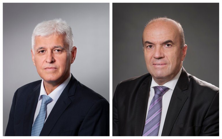 Двамата министри, от които ще зависи външната политика на България - Димитър Стоянов на отбраната и Николай Милков на външните работи. И двамата идват в кабинета като експерти от собствения екип на президента Румен Радев. 