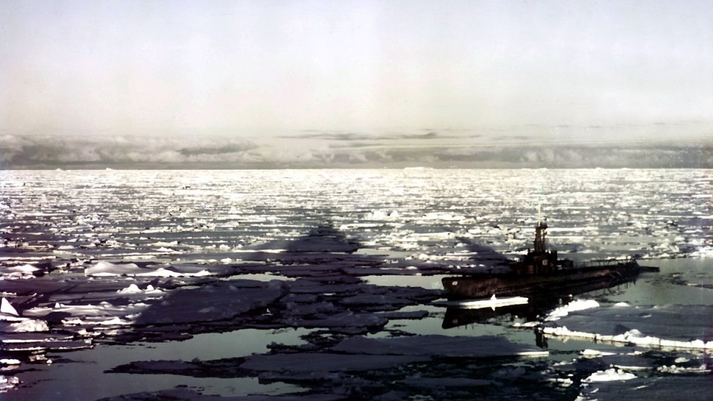 1280px-USS_Sennet_(SS-408)_in_Antartica_1947