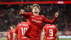 Той е само на 18, но вече е определян за следващия Франк де Бур