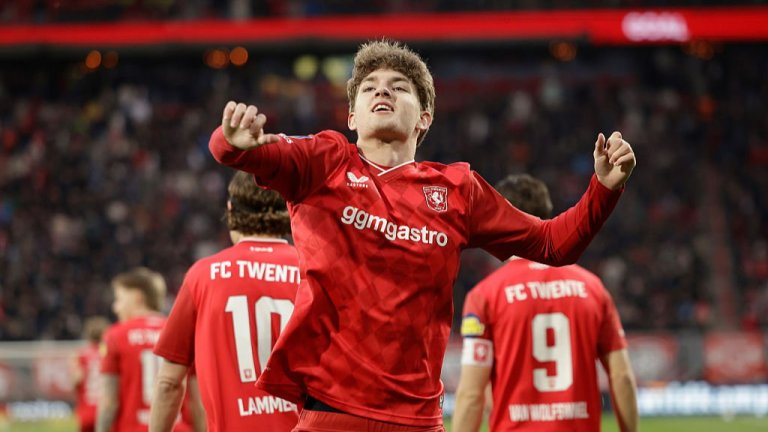 Той е само на 18, но вече е определян за следващия Франк де Бур