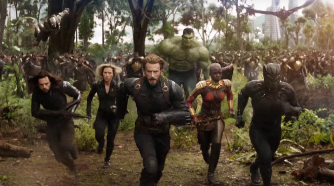 3. Avengers: Infinity War (27 април – България; 4 май - САЩ)

Infinity War е рекламиран като "началото на края" за филмовата вселена на Marvel такава, каквато я познаваме. Основният злодей във филма е Танос (Джош Бролин), извънземен завоевател, за който ни се намеква от първите "Отмъстители" насам. Тук той вече идва на Земята, а срещу него се изправят почти всички герои на Marvel, които сме виждали до момента – Iron Man, Captain America, Thor, Spider-Man, Dr. Strange, Hulk, Black Widow и още, и още. Огромен актьорски състав и огромни очаквания – така може да бъде описана ситуацията около филма, който вече се очертава като един от най-големите хитове на годината.