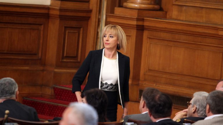 Парламентът прие промени, предлагани от Мая Манолова
