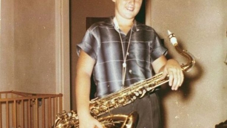 Бил Клинтън от дете свири на саксофон