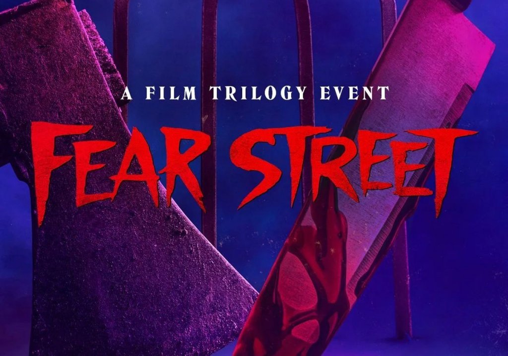 Fear Street
Къде: Netflix
Кога: 2 юли (Part One: 1994), 9 юли (Part Two: 1978), 16 юли (Part Three: 1666)
В продължение на 3 седмици в Netflix ще се появи трилогия от хорър филми. В първия от тях група тийнейджъри разбират, че ужасяващи събития в техния град може би са свързани и че може би самите те са следващите цели. Вторият ще разкаже за лагер, в който цари разделение, до момента, в който обединението се превръща в единствен шанс за оцеляване. Третият филм е посветен на колония, в която всички са ангажирани с лов на вещици с потенциала да остави белези за векове напред.