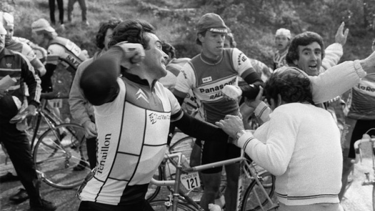 1984 г. Бернар Ино слиза от велосипеда и се саморазправя с протестиращи фермери, заради които губи етапа в надпреварата Париж - Ница. "Не ми пука за какво са тук, аз съм тук да побеждавам", коментира лютият Язовец.