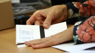 Ако мъжът и жената бъдат признати за виновни, ги очакват от 1 до 5 години затвор