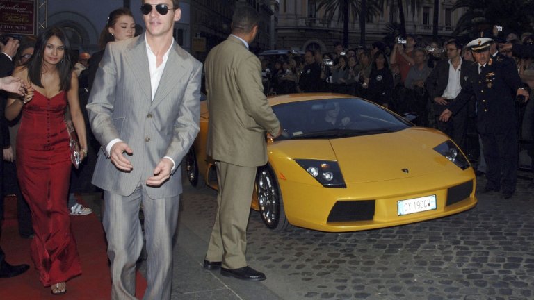 Шофира пиян
За проблемите на актьора с алкохола започва да се говори, след като се появява пиян на публични места, но постъпва в рехабилитационен център едва когато полицията в Малибу го хваща, че кара пиян. Доволно почерпеният Майърс удря движещата се пред него кола, а когато му вземат проба на място, разбират, че шофирал със сериозни стойности на алкохол в кръвта. Освен сериозна глоба, властите в Лос Анджелис принуждават актьора и да постъпи в център за лечение на зависимости.