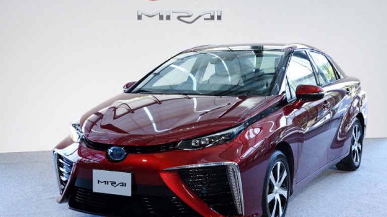 Toyota пуска серийна кола на водород