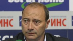 Треньорът на Славия Емил Велев започна днес подготовката на тима с трима нови играчи