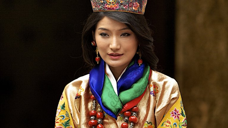 Кралица Джетсун Пема, БутанКралицата на Бутан се нарича още Кралица на драконите, което носи доста "Домът на дракона" вайб. Наричат я още "хималайската Кейт Мидълтън", защото е от богато семейство, но без синя кръв.