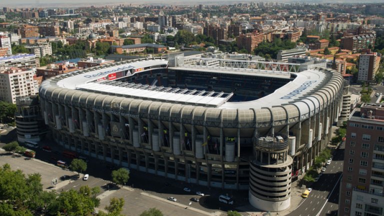 Стадионът е един от символите на пълния със забележителности Мадрид. Това е кралският дворец на футбола.