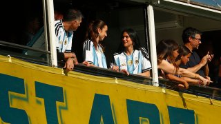 Бока удари Ривър пред погледа на Дуа Липа (видео)