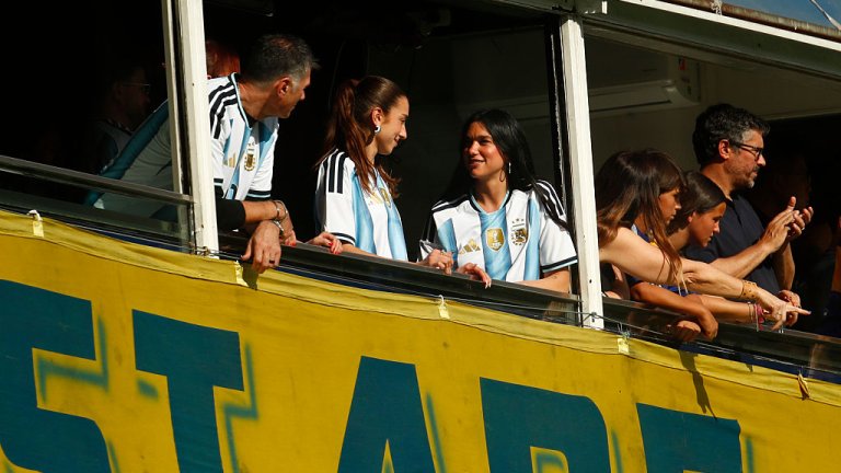 Бока удари Ривър пред погледа на Дуа Липа (видео)