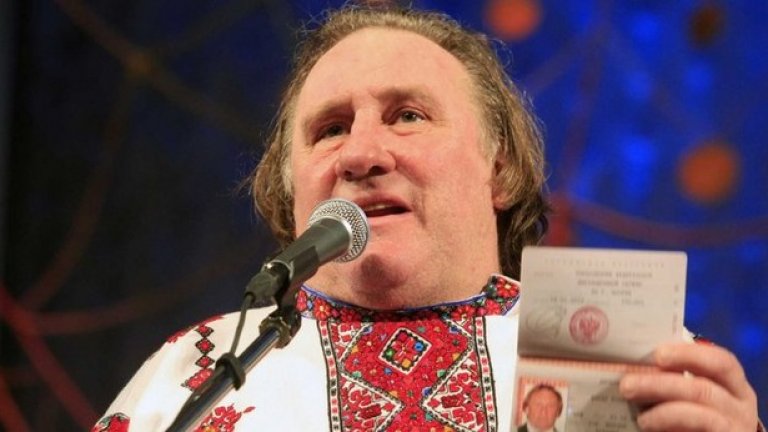 Жерар Депардийо не е политик, но навлече огромни имиджови проблеми на френското правителство с решението си да избяга от тежкото данъчно бреме на Париж в... Москва. Депардийо сякаш на драго сърце се превърна в панаирджийска мечка на Путин.