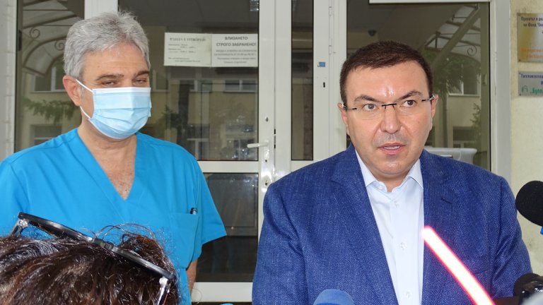 Той заяви, че статистиката със заболели от COVID-19 се следи внимателно и решенията се взимат на база на тези общодостъпни данни