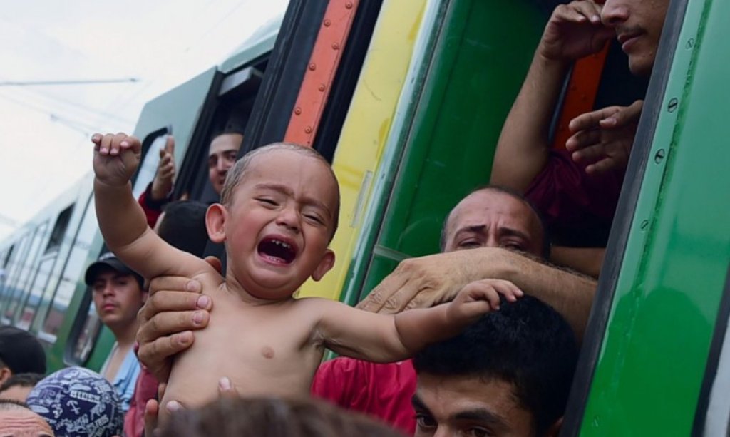 TOPSHOTS-HUNGARY-EUROPE-MIGRANTS-AUSTRIA-EU-MIGRATION