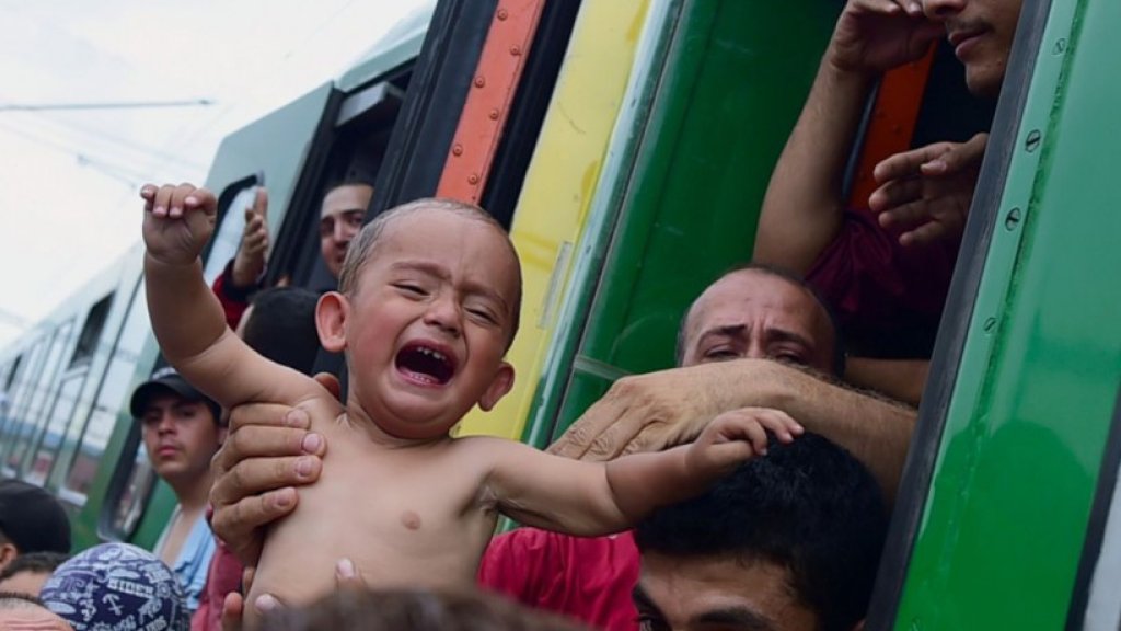 TOPSHOTS-HUNGARY-EUROPE-MIGRANTS-AUSTRIA-EU-MIGRATION