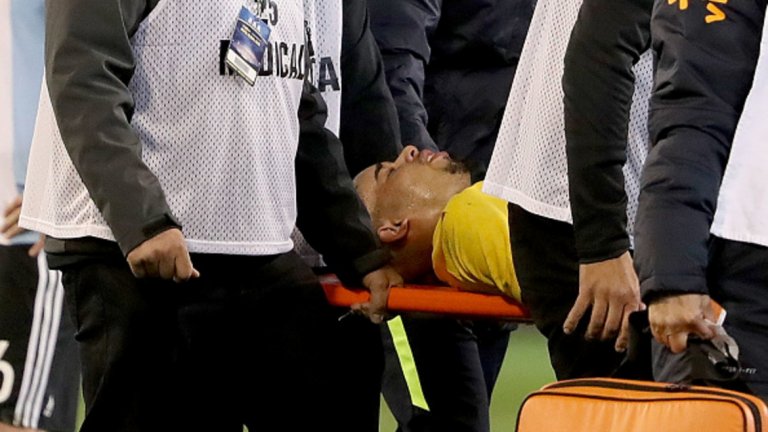 9-ката на селесао Габриел Жезус получи тежък удар в главата и бе принудително заменен в 90-ата минута