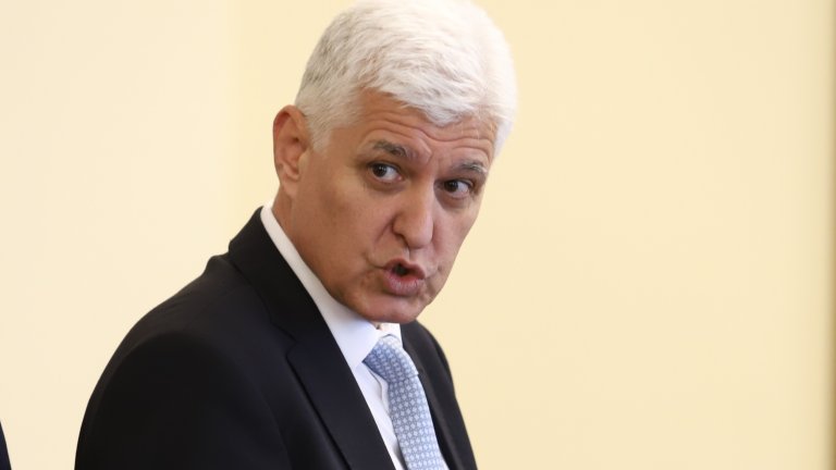 Според служебния министър на отбраната тези твърдения се използват за изборите на 2 април