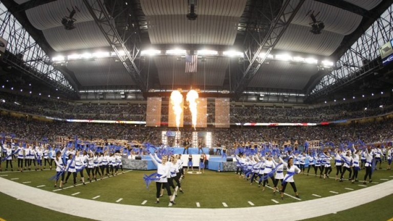 НФЛ е дом на страхотната традиция на мачове за Деня на благодарността. Винаги домакини са два отбора - Детройт Лайънс и Далас Каубойс.