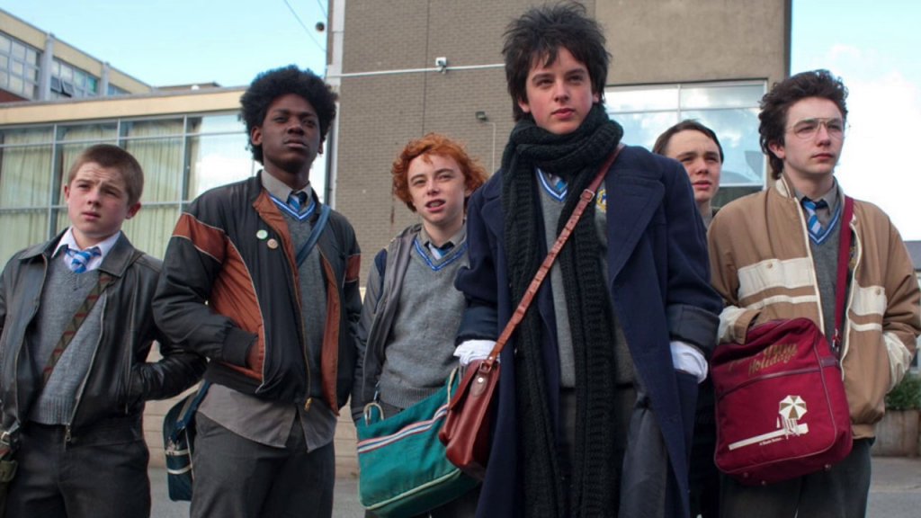 Sing Street
Действието във филма се развива през 80-те години в Дъблин, Ирландия. 16-годишният Конар е принуден да смени училището си заради семейни проблеми. Наред с всички неприятни моменти в новото католическо училище обаче, той открива красивата Рафина. Единственият начин да я впечатли обаче е като излъже, че му трябва модел за видео на групата му. Така Конар, под влиянието на тази нова нужда и на съветите на по-големия си брат, ще трябва да зареже кавърите и да открие своя глас като музикант. Естествено, филмът е пълен с музика, което го прави колкото приятен за гледане, толкова и за слушане.