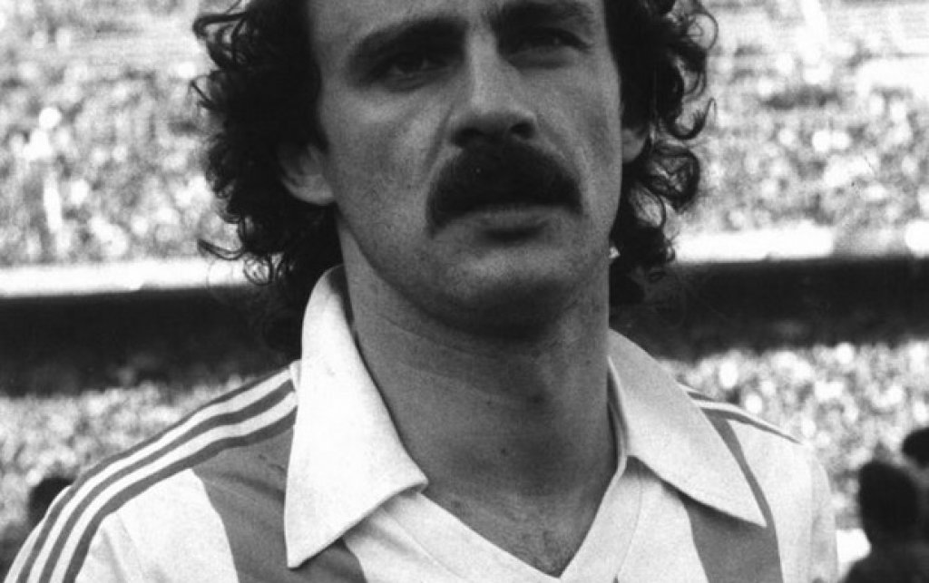 
Хесус Мари Сатрустеги
Това е човекът с най-голям принос за двете титли през 80-те. И до ден-днешен е със статут на полубожество в Сан Себастиан. Отбелязва 29 гола в двете шампионски кампании. 
