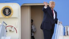 Американският президент е бил прехвърлен с камион за кетъринг до военен самолет