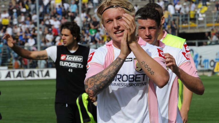 Защитник: Симон Кяер
Кяер изкара два сезона в Палермо, в които утрои цената си. „Орлите” платиха 4 млн. на Мидтиланд, където бранителят направи дебюта си в професионалния футбол, а през 2010-а го продадоха във Волфсбург. След това игра за Рома под наем, Лил и Фенербахче, преди Севиля да го вземе през миналото лято срещу 12,5 млн. евро.