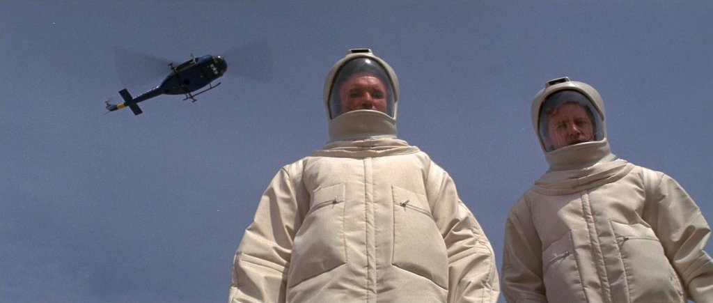 "The Andromeda Strain" 
2008 
Каймакът на научните умове работi в каймакa на научните лаборатории, за да разбере от какво са умрели жителите на малко градче. 