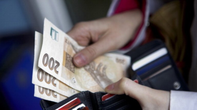 Дори и в момента много потребители не си правят труда да четат условията на договорите и не знаят какво е ГПР (годишен процент на разходите). В тази ситуация промените в закона бяха наложителни.