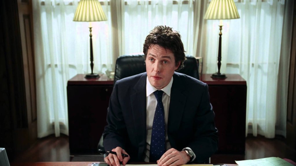 1. Love Actually/ Наистина любов

Най-добрият коледен филм и една от най-прекрасните романтични комедии, в която не всички получават щастлив край, но героят на Хю Грант успява. Там актьорът влиза в кожата на министър-председателя на Великобритания, 