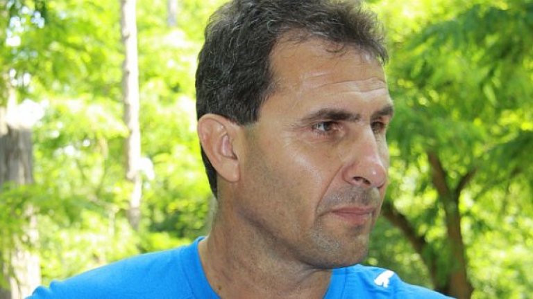 От Лудогорец съобщават, че са определили Димитров за наставник "след разговори с още няколко именити треньори от България и чужбина"