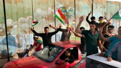 Събитията от миналия октомври в Иракски Кюрдистан са пореден пример за перфектната онлайн буря: комбинация от общи дигитални тенденции, злонамерени активисти, хора, затворили се във филтъра на своите групи с отдавна утвърдени позиции, загуба на доверие към старите медии (или в случая с Ирак, почти пълната им липса) и бизнес, базиран на хиляди километри разстояние, който не поема отговорност за ефекта си в страната.


