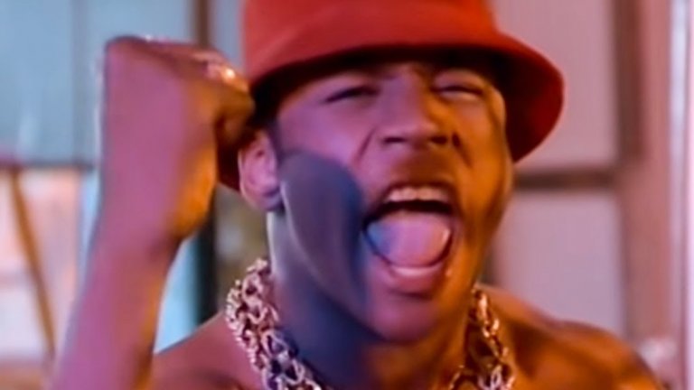 LL Cool J
Говорейки за лоши момчета, няма как да не споменем и Ladies Love Cool James, който се появи с гръм и трясък на сцената с “I’m Bad”, “Rock the Bells” и “Mama Said Knock You Out”. Хитовият му сингъл “I Need a Beat” го затвърждава като една от звездите на десетилетието и му отваря пътя за работа с Рик Рубин.