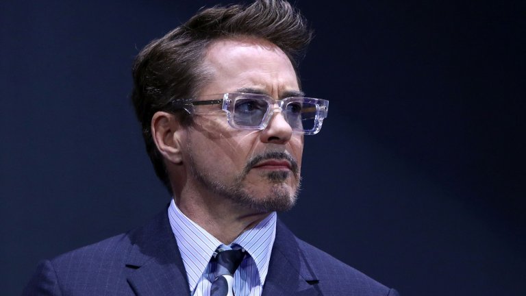 Робърт Дауни-младши
Когато Робърт Дауни се появява в каста на SNL през 1985 г., той е само на 20 години. Остава обаче само за един сезон заради лоши рейтинги на шоуто в онзи момент. Това обаче не пречи на кариерата му да избухне с филми като “Нечиста наука” и “Чаплин”. 
След поредица от лични проблеми заради честа употреба на наркотици, Дауни отново се върна по пътя на успеха с “Железния човек” и участието във вселената на Marvel, а днес е едно от най-популярните лица на Холивуд.