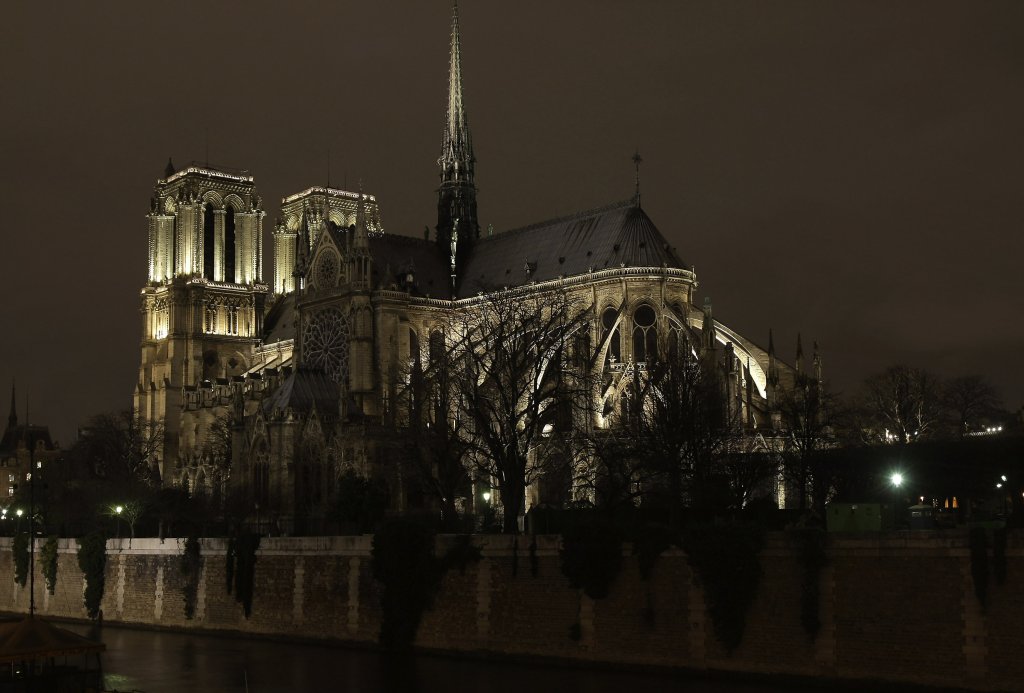 The Cathedral Of Notre Dame - Christmas Lighting