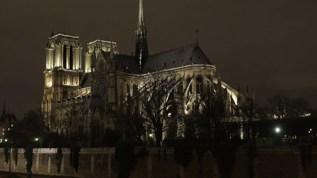 The Cathedral Of Notre Dame - Christmas Lighting