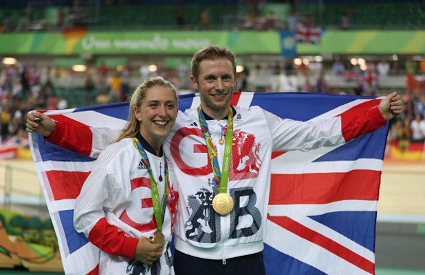 Колоездачите на Великобритания 

В отборното преследване на олимпийските игри в Рио мъжкият и женският колоездачен тим на Великобритания направиха невиждан фурор. Мъжете спечелиха титлата с нов световен рекорд от 3:50.265 минути, като свалиха с почти секунда и половина предишното си най-добро постижение. След тях и дамите влязоха в „Гинес” в същата дисциплина с 4:10.236 минути, като подобриха времето на австралийките от 4:13.683.
