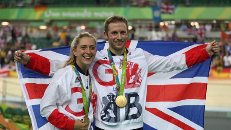 Колоездачите на Великобритания 

В отборното преследване на олимпийските игри в Рио мъжкият и женският колоездачен тим на Великобритания направиха невиждан фурор. Мъжете спечелиха титлата с нов световен рекорд от 3:50.265 минути, като свалиха с почти секунда и половина предишното си най-добро постижение. След тях и дамите влязоха в „Гинес” в същата дисциплина с 4:10.236 минути, като подобриха времето на австралийките от 4:13.683.
