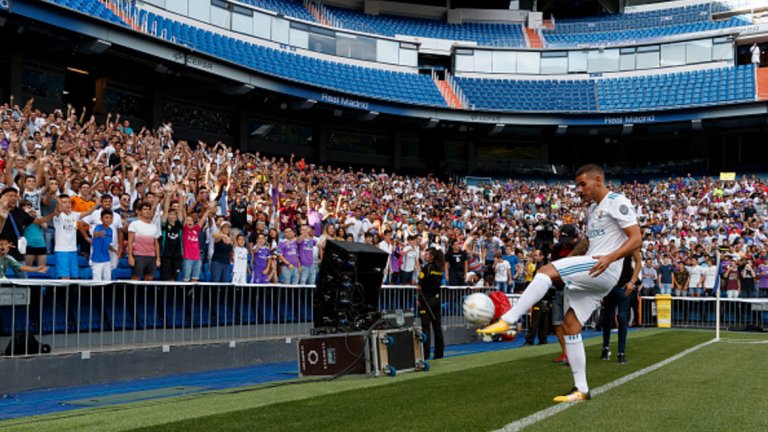 Тео Ернандес бе официално представен като играч на Реал