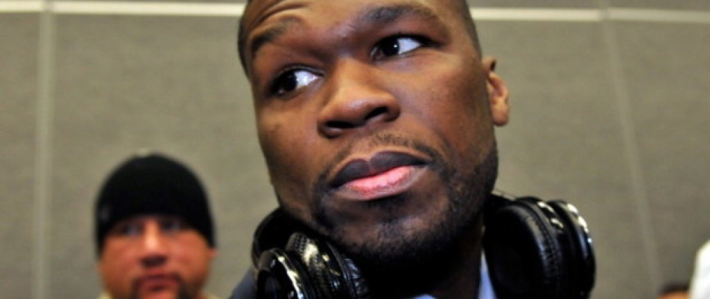 50 Cent
Най-добрият приятел на Флойд Мейуедър също се пише заклет плейбой. Рапърът с ник-нейм на монета обича да позира за снимки в имения, с много пари и красиви жени до себе си. Е, понякога се случва да се забърка и в някое съдебно дело, като например това миналата година, когато Ластония Левинстън го вкара в съда, защото пуснал онлайн секс видео, в което тя присъства... При което рапърът обяви фалит. Е, често се случва онези, които позират с големите пари и многото жени да са въздух под налягане. Явно понякога това е цената на титлата "плейбой".