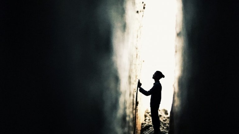 11. Клаустрофобия
Или страхът да бъдеш затворен в тясно пространство или стая. Дори асансьорите могат да събудят този страх в хората. Същото важи за стаи без прозорци и по-малки автомобили – в общи линии всяко място или ситуация, която по някакъв начин е ограничаваща. Според някои изследвания над 5 процента от хората по света страдат от този страх.