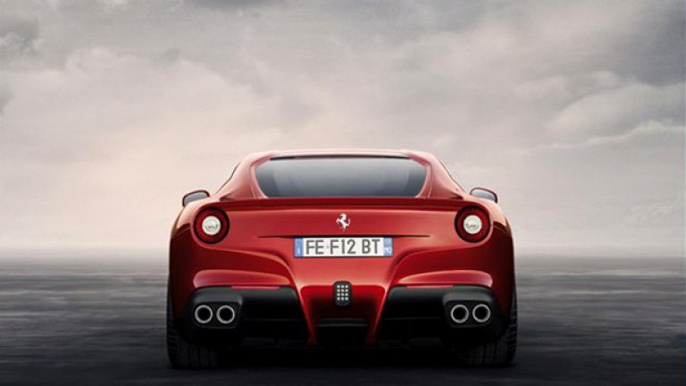 В сравнение с 599, F12 е много по-добре "притиснат" към пътя