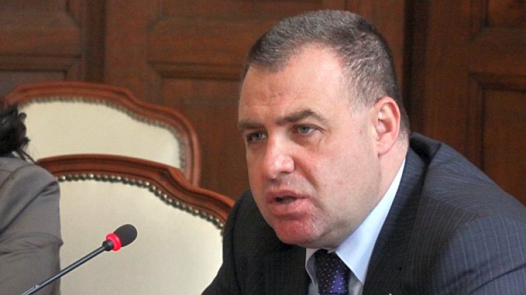 Традиционният вестител на поскъпването на храните - земеделският министър Мирослав Найденов, обяви, че хлябът ще поскъпне - по обективни причини