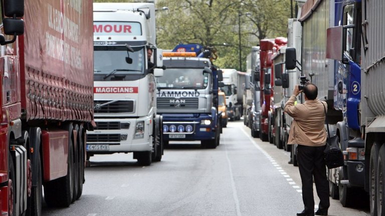 Протест с камиони и автобуси посреща лидерите на ЕС