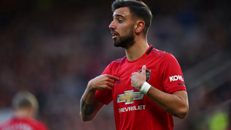 6. Блестящият Бруно продължава да радва феновете и Солскяер
Фернандеш отново бе фантастичен и бе лидерът в средата на терена, който постоянно искаше топката, откриваше се на позиции и бе готов с едно докосване да изведе съотборниците си на стрелкови положения. Заучената ситуация при гола на Марсиал бе изпълнена по перфектен начин и изглежда така сякаш Фернандеш е част от този отбор отдавна, а не просто от няколко мача. Португалецът вече има три гола и три асистенции и постепенно се превръща в истински лидер. Имаше и две ситуации, в които не получи топката на чиста позиция – веднъж от Марсиал и веднъж от Дан Джеймс, и не се поколеба да им се скара. Ако искаш да си лидер, трябва да ти се чува гласът. И очевидно Бруно няма проблеми с това. Неслучайно толкова бързо се превърна в новия любимец на феновете.