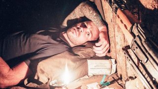 Жители на Сараево печелят от това да предоставят на туристи възможността да усетят поне малко от атмосферата на войната.