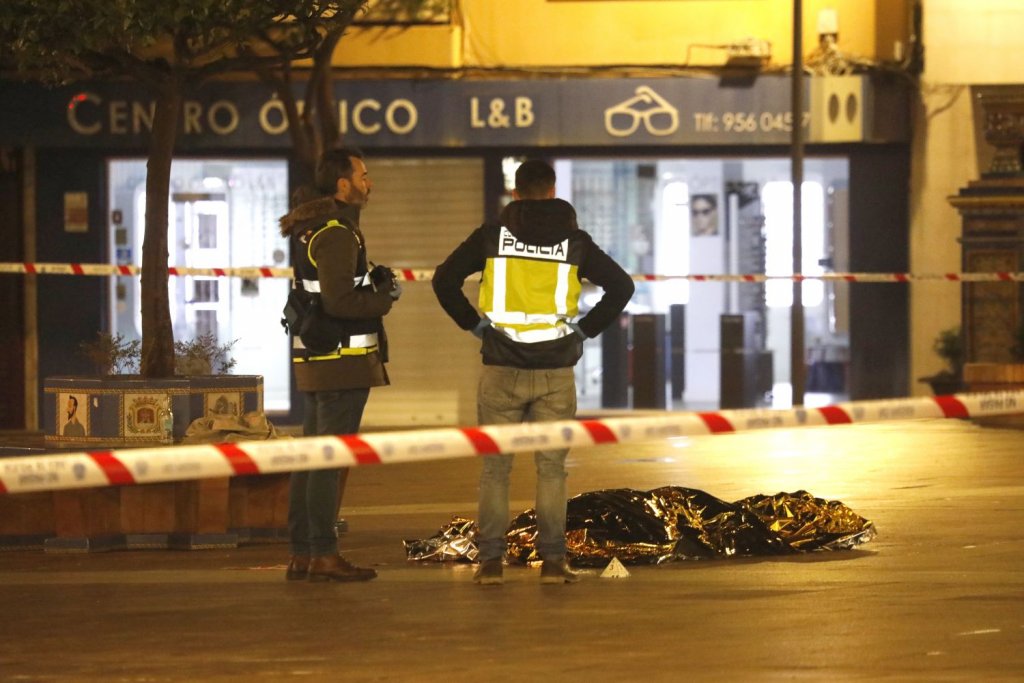 Мъж с мачете уби клисар и рани свещеник в Испания